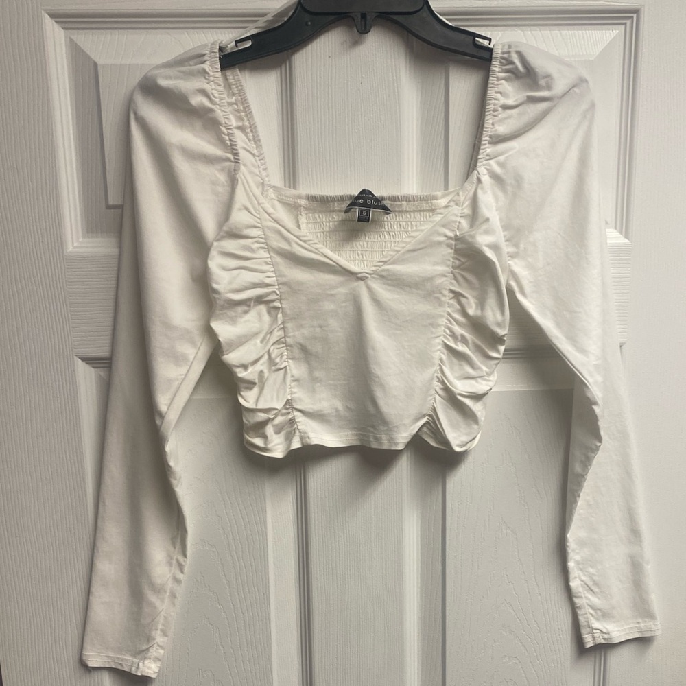 Blue Blush Long Sleeved Ruched Crop Top W/ Smocked Detail Size Small